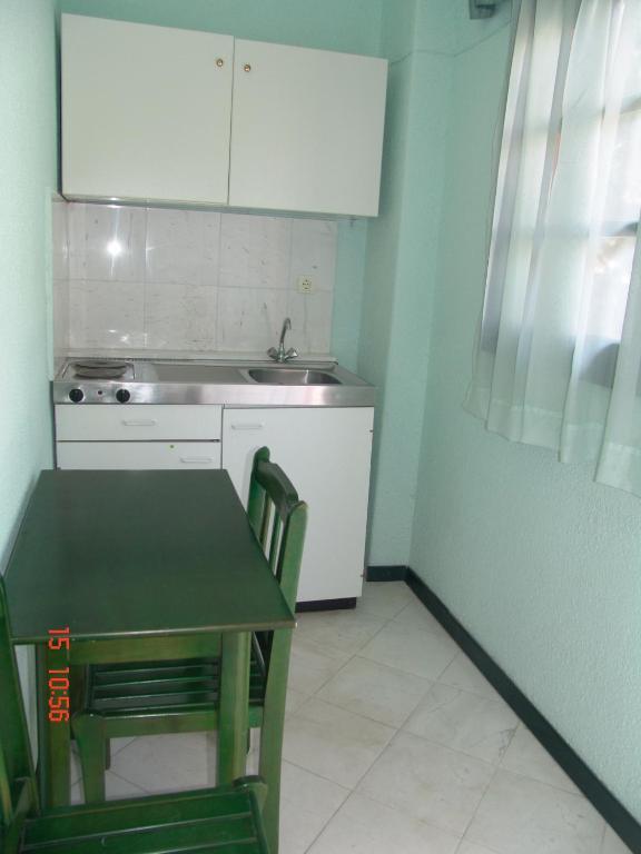 Nikos Apartments Afytos Habitación foto